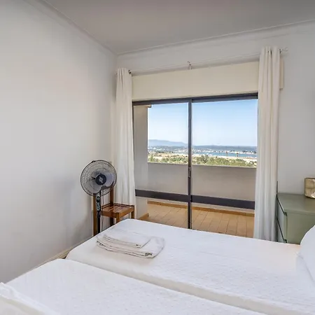 Marina And River Views Apartment *