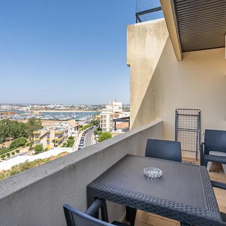 Marina And River Views Apartment *